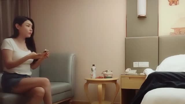 深夜出击!肉弹美腿喷血诱惑